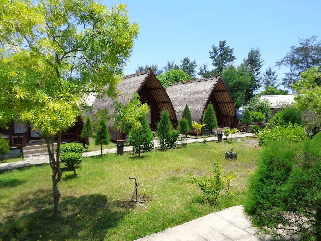 Sandy Beach Bungalows Gili Air Exterior photo